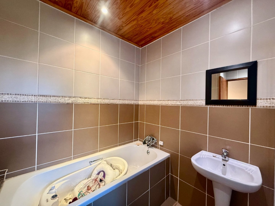 3 Bedroom Property for Sale in Melodie North West